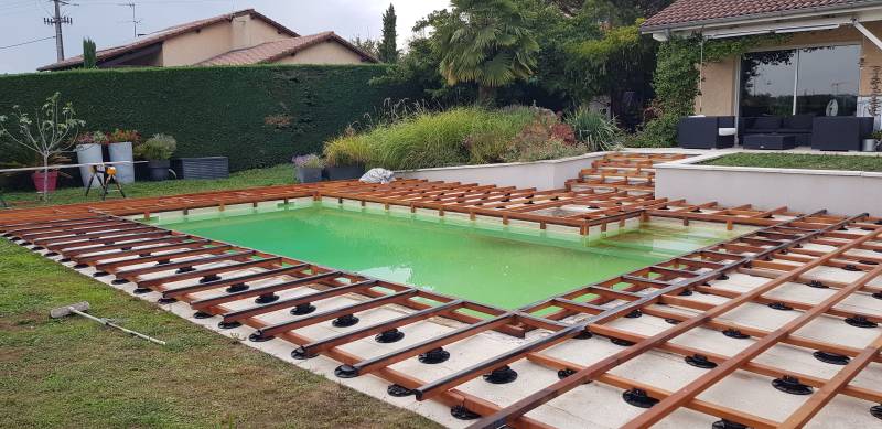 Rénovation d’une plage de piscine en Cumaru à Dommartin