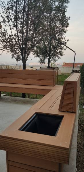 création d’un banc sur mesure conviviale en bangkirai a Caluire