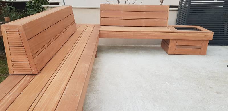 création d’un banc sur mesure conviviale en bangkirai a Caluire
