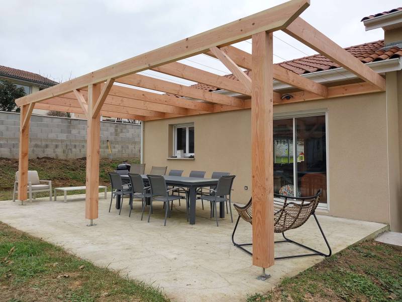 Pergola sur mesure en douglas avec câbles inox à Trévoux