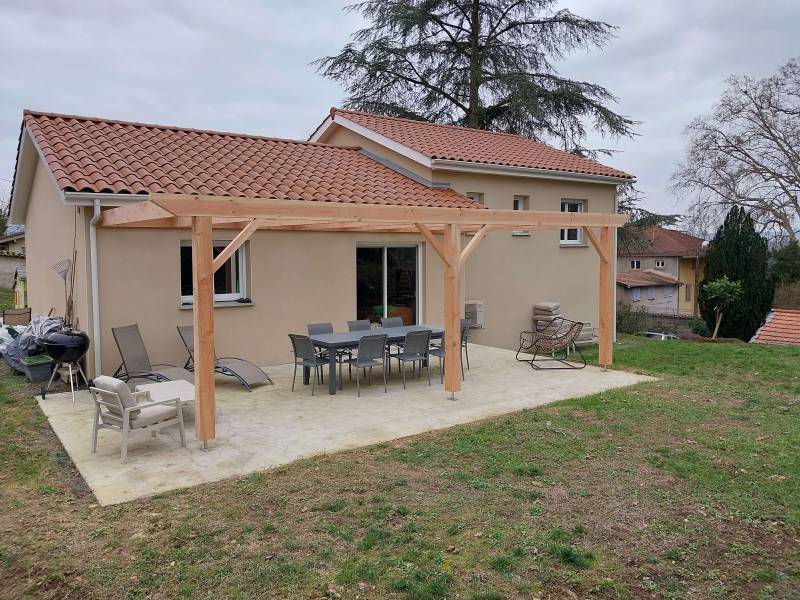 Pergola sur mesure en douglas avec câbles inox à Trévoux