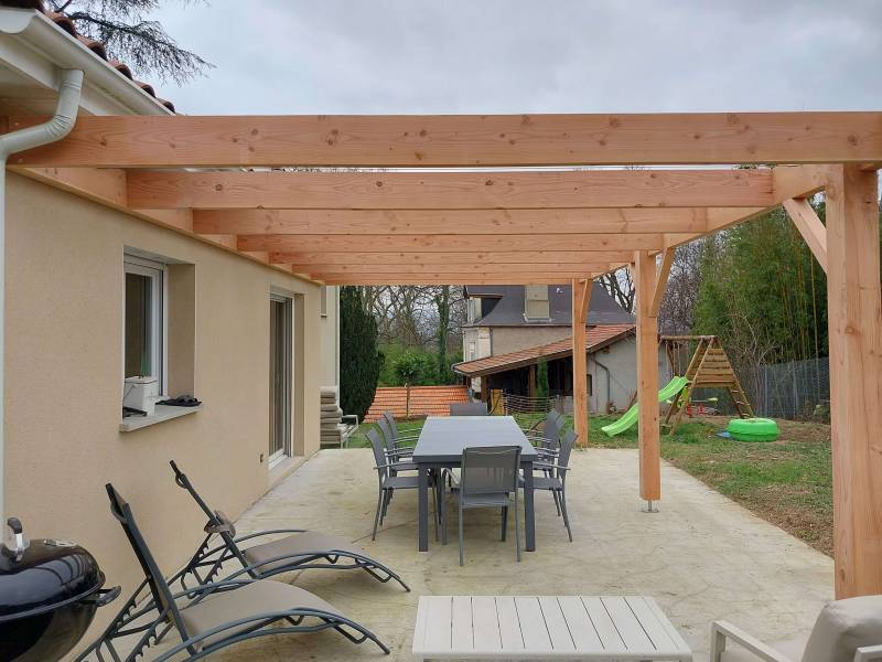 Pergola sur mesure en douglas avec câbles inox à Trévoux