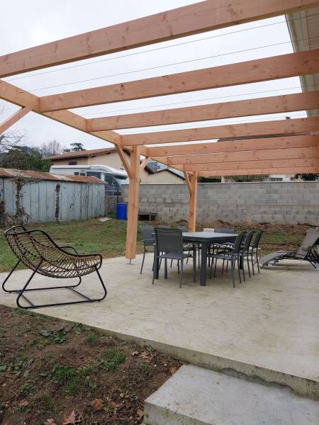 Pergola sur mesure en douglas avec câbles inox à Trévoux