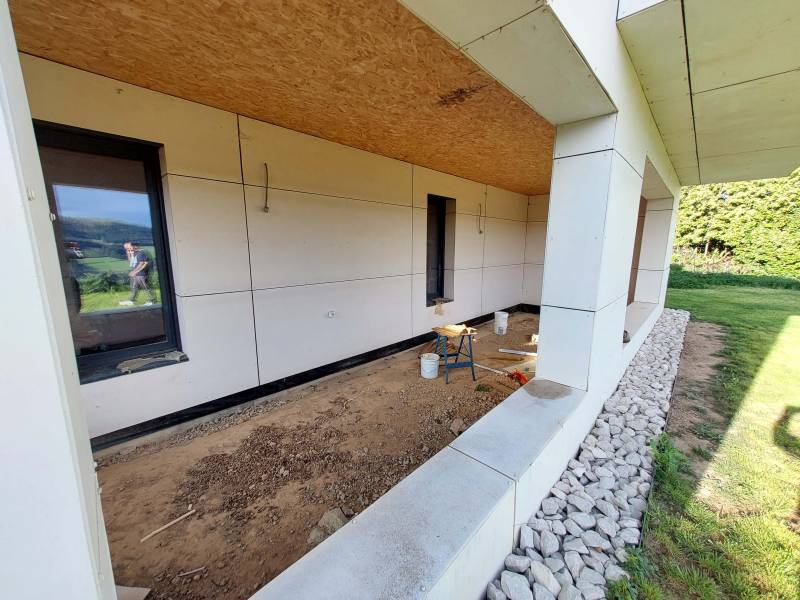 terrasse et escaliers en GARAPA sur la commune de Valsonne