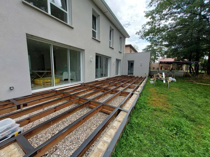 terrasse en bois exotique à La tour de Salvagny