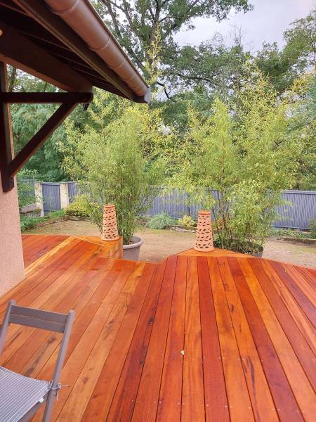 Terrasse en bois Muiracatiara sur la commune de Sain-bel