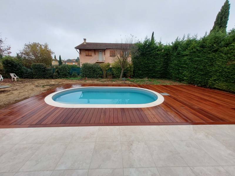 plage de piscine en bois exotique CUMARU sur la commune de Massieux