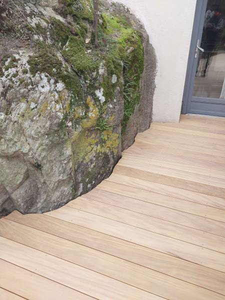 terrasse en bois exotique GARAPA sur les hauteurs de Thurins