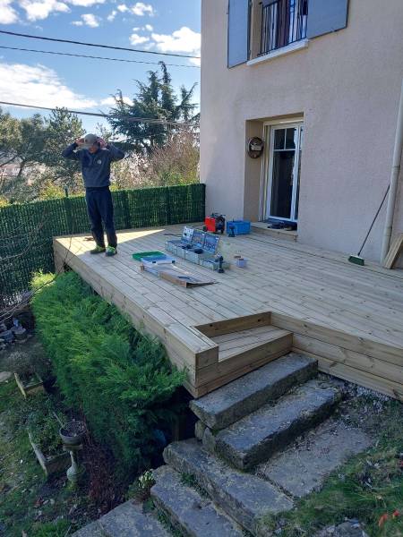 terrasse sur pilotis en pin a Francheville