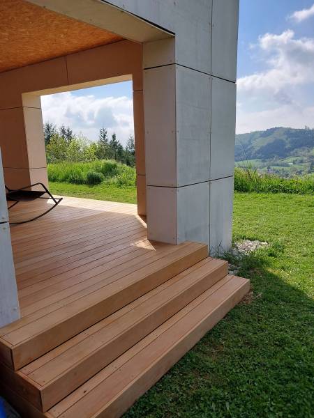 terrasse et escaliers en GARAPA sur la commune de Valsonne