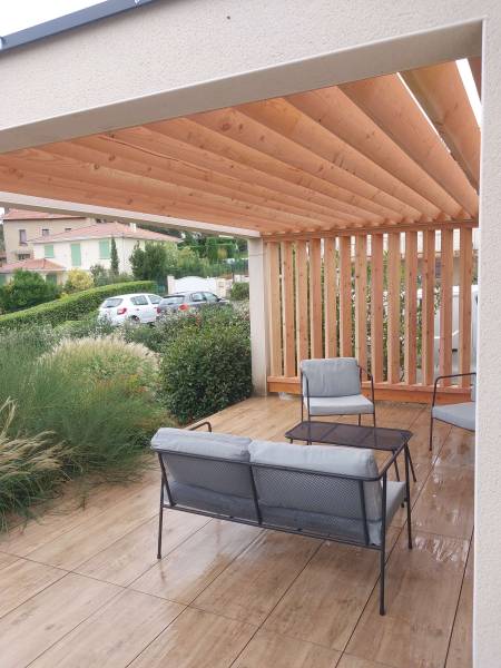 pergola et brise vue à La tour de Salvagny