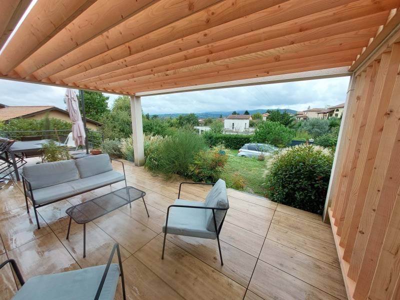 pergola et brise vue à La tour de Salvagny
