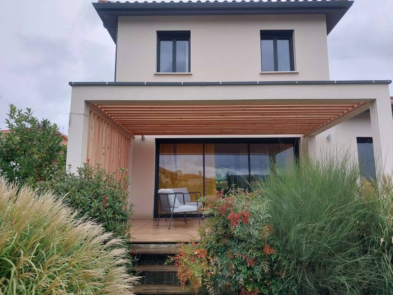 pergola et brise vue à La tour de Salvagny