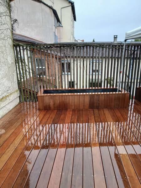 terrasse bois et bacs a fleurs en ipé à Tassin la demi lune