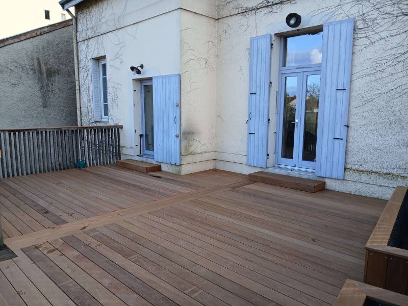 terrasse bois et bacs a fleurs en ipé à Tassin la demi lune