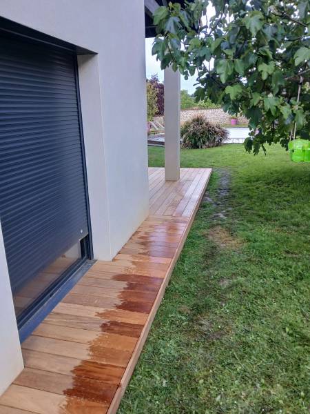 terrasse bois en GARAPA sur la commune de Saint genis laval