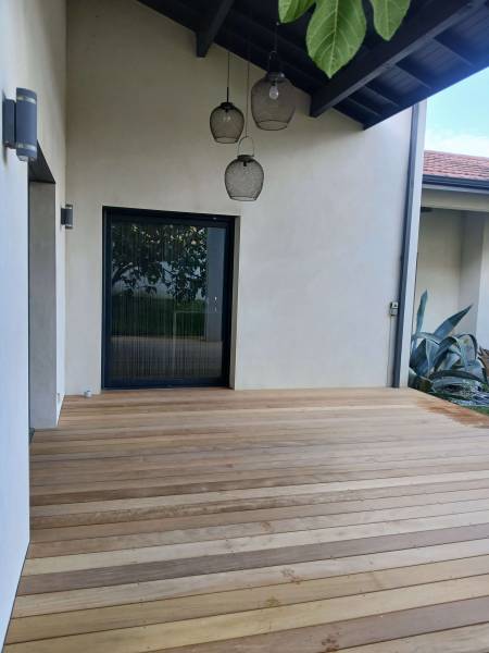 terrasse bois en GARAPA sur la commune de Saint genis laval