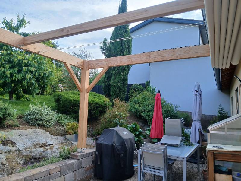 pergola avec brise vue et toile coulissante sur la commune de sain bel
