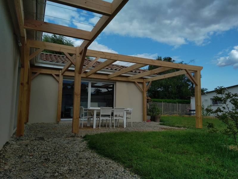 Conception et réalisation d’une pergola en bois en douglas à Messimy sur Saône