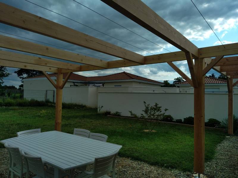 Conception et réalisation d’une pergola en bois en douglas à Messimy sur Saône