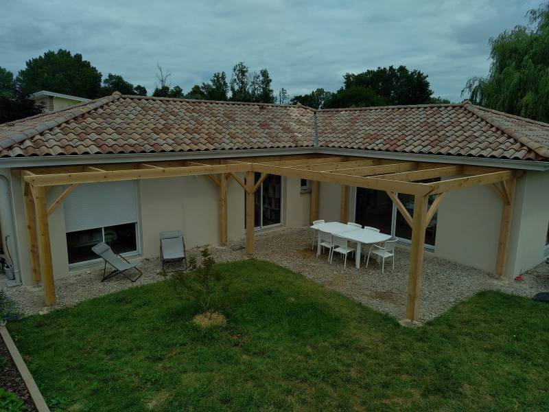 Conception et réalisation d’une pergola en bois en douglas à Messimy sur Saône