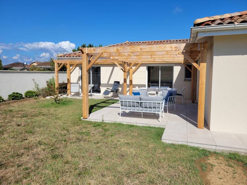 Conception et réalisation d’une pergola en bois en douglas à Messimy sur Saône